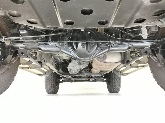 【見えない箇所】　普段見ないかもしれませんが、下回りやエンジンルームの状態は維持していく上でとっても大切ですね！見えない箇所もしっかりチェックしています