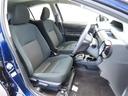 センターメータはフードが低く運転席からの視界が良く、助手席からもメーターの情報を見ることができます。操作ボタンやダイヤルが届きやすい位置に配備されており利便性も良く使いやすい運転席周りです。