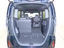 セカンドシートは分割できますよ！　アウトドアグッズもお任せですよ！