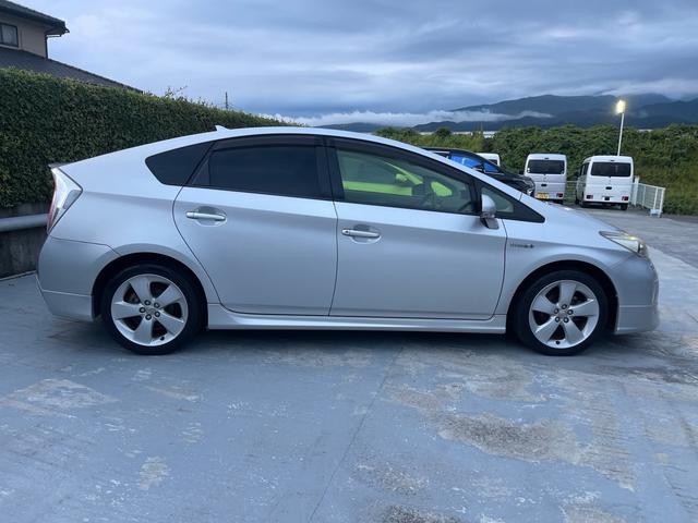 プリウス Ｓツーリングセレクション　ＬＥＤヘッドライト　純正モデリスタエアロ　８インチナビ　バックカメラ　ＢＬＵＥＴＯＯＴＨ　純正アルミホイール　スマートキー（2枚目）