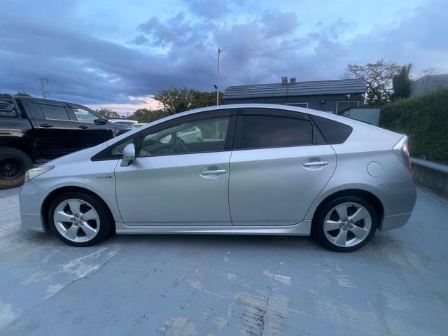 プリウス Ｓツーリングセレクション　ＬＥＤヘッドライト　純正モデリスタエアロ　８インチナビ　バックカメラ　ＢＬＵＥＴＯＯＴＨ　純正アルミホイール　スマートキー（6枚目）