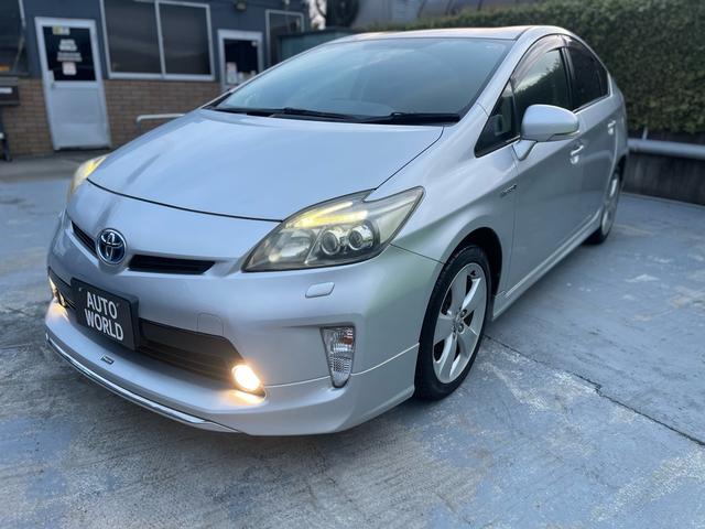 プリウス Ｓツーリングセレクション　ＬＥＤヘッドライト　純正モデリスタエアロ　８インチナビ　バックカメラ　ＢＬＵＥＴＯＯＴＨ　純正アルミホイール　スマートキー（7枚目）