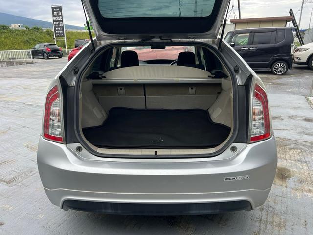 プリウス Ｓツーリングセレクション　ＬＥＤヘッドライト　純正モデリスタエアロ　８インチナビ　バックカメラ　ＢＬＵＥＴＯＯＴＨ　純正アルミホイール　スマートキー（9枚目）