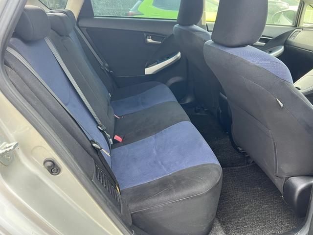 プリウス Ｓツーリングセレクション　ＬＥＤヘッドライト　純正モデリスタエアロ　８インチナビ　バックカメラ　ＢＬＵＥＴＯＯＴＨ　純正アルミホイール　スマートキー（10枚目）