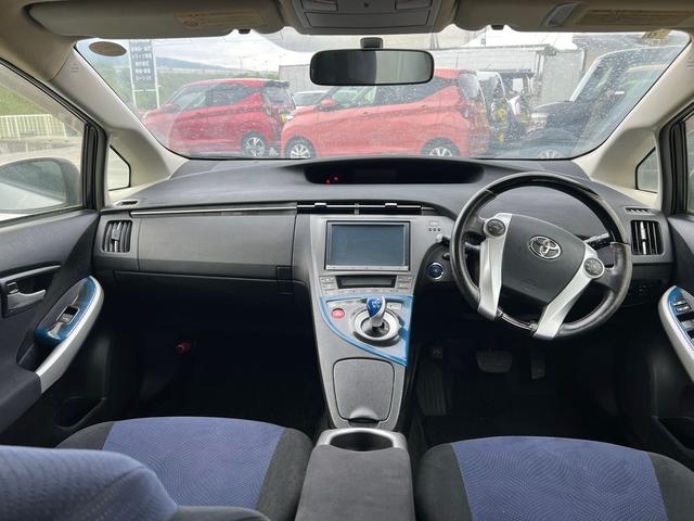 プリウス Ｓツーリングセレクション　ＬＥＤヘッドライト　純正モデリスタエアロ　８インチナビ　バックカメラ　ＢＬＵＥＴＯＯＴＨ　純正アルミホイール　スマートキー（12枚目）