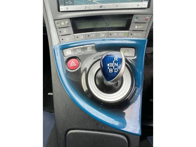 プリウス Ｓツーリングセレクション　ＬＥＤヘッドライト　純正モデリスタエアロ　８インチナビ　バックカメラ　ＢＬＵＥＴＯＯＴＨ　純正アルミホイール　スマートキー（18枚目）