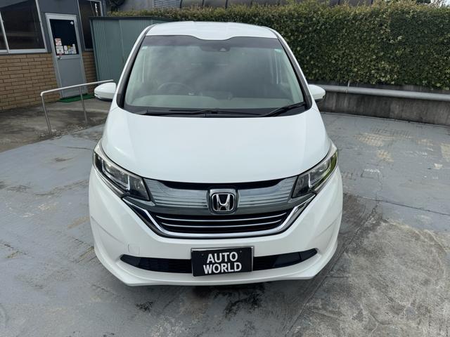 フリード＋ハイブリッド ハイブリッドＥＸ　ＬＥＤヘッドライト　９インチナビ　テレビ　バックカメラ　ＢＬＵＥＴＯＯＴＨ　ＵＳＢ　ＥＴＣ　　両側電動スライドドア　ドラレコ　アルミホイール　車検２年付き（9枚目）