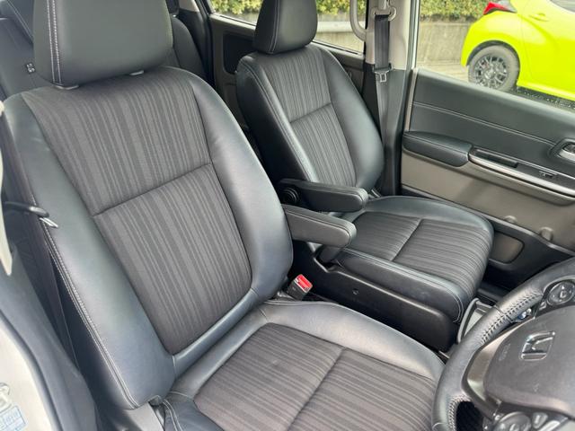 フリード＋ハイブリッド ハイブリッドＥＸ　ＬＥＤヘッドライト　９インチナビ　テレビ　バックカメラ　ＢＬＵＥＴＯＯＴＨ　ＵＳＢ　ＥＴＣ　　両側電動スライドドア　ドラレコ　アルミホイール　車検２年付き（12枚目）