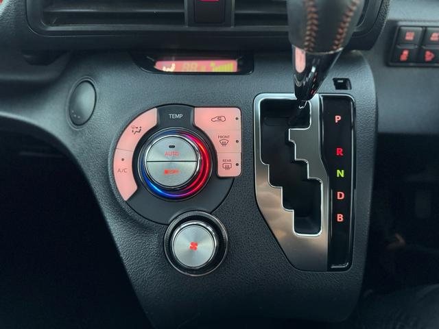 シエンタ ハイブリッドG クエロ LEDヘッドライト 両側電動スライドドア ナビ リアフリップダウンモニター BLUETOOTH ETC バックカメラ オートハイビーム 7人乗り 車検2年付き(18枚目)