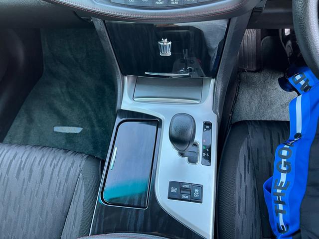 クラウン アスリート　スペシャルナビパッケージ　ＬＥＤヘッドライト　純正ナビ　テレビ　バックカメラ　ＵＳＢ　ＥＴＣ　純正アルミホイール　クルーズコントロール　オートライト　エアロ　車検２年付き（19枚目）