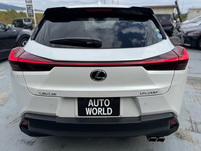 ＵＸ ＵＸ２００　ＬＥＤヘッドライト　ナビ　テレビ　バックカメラ　ＥＴＣ　ラインアシスト　クルーズコントロール　純正アルミホイール　車検２年付き　保証付き（4枚目）