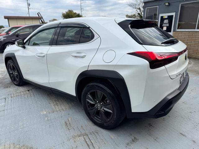 ＵＸ ＵＸ２００　ＬＥＤヘッドライト　ナビ　テレビ　バックカメラ　ＥＴＣ　ラインアシスト　クルーズコントロール　純正アルミホイール　車検２年付き　保証付き（5枚目）