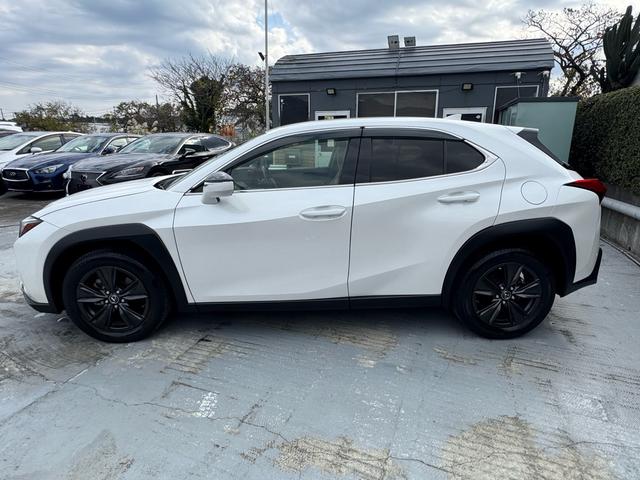 ＵＸ ＵＸ２００　ＬＥＤヘッドライト　ナビ　テレビ　バックカメラ　ＥＴＣ　ラインアシスト　クルーズコントロール　純正アルミホイール　車検２年付き　保証付き（6枚目）