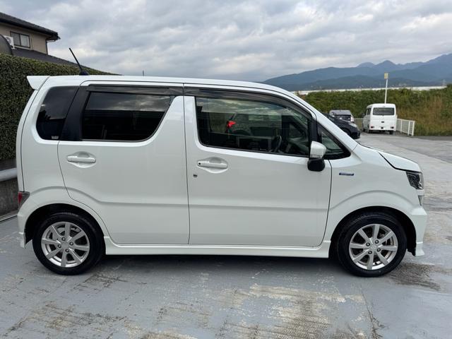 ワゴンＲ ハイブリッドＦＺ　ＬＥＤ　ヘッドライト　ナビ　バックカメラ　ＢＬＵＥＴＯＯＴＨ　シートヒーター　テレビ　純正アルミホイール　オートライト　車検２年付き（2枚目）