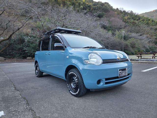 シエンタ Ｇ　３０ｍｍちょい上げ　リフトアップ　ジオランダーホワイトレタータイヤ　ホイールガンＭ塗装　　窓下色替えブルー　ヘッドライトクリア塗装済み（6枚目）