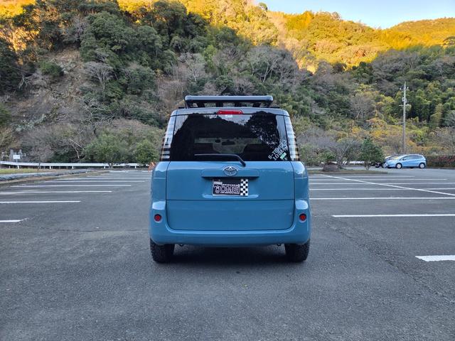 シエンタ Ｇ　３０ｍｍちょい上げ　リフトアップ　ジオランダーホワイトレタータイヤ　ホイールガンＭ塗装　　窓下色替えブルー　ヘッドライトクリア塗装済み（8枚目）