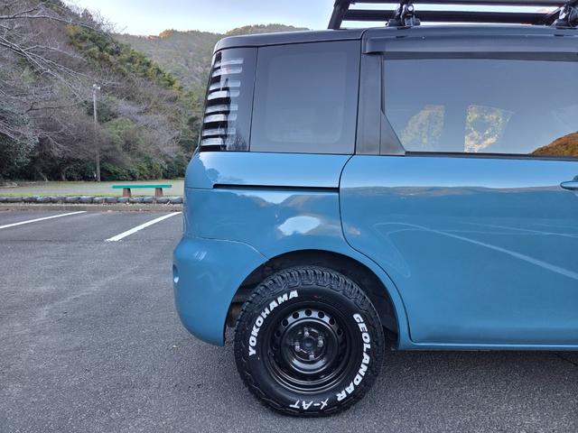 シエンタ Ｇ　３０ｍｍちょい上げ　リフトアップ　ジオランダーホワイトレタータイヤ　ホイールガンＭ塗装　　窓下色替えブルー　ヘッドライトクリア塗装済み（21枚目）