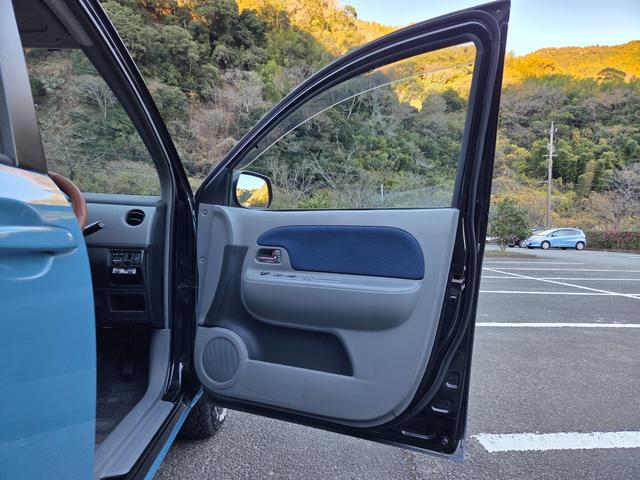 シエンタ Ｇ　３０ｍｍちょい上げ　リフトアップ　ジオランダーホワイトレタータイヤ　ホイールガンＭ塗装　　窓下色替えブルー　ヘッドライトクリア塗装済み（28枚目）