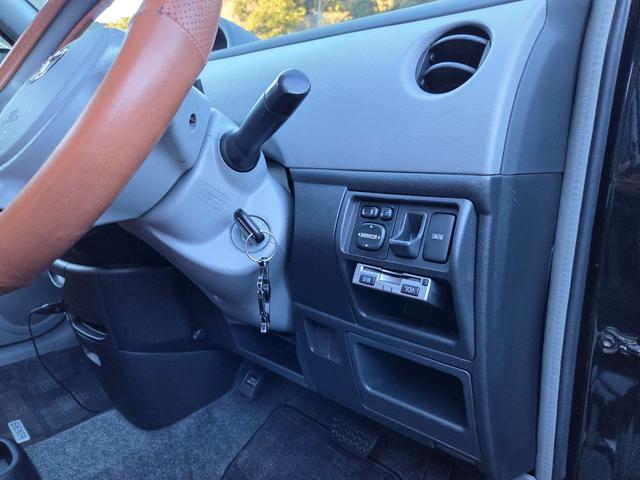 シエンタ Ｇ　３０ｍｍちょい上げ　リフトアップ　ジオランダーホワイトレタータイヤ　ホイールガンＭ塗装　　窓下色替えブルー　ヘッドライトクリア塗装済み（31枚目）