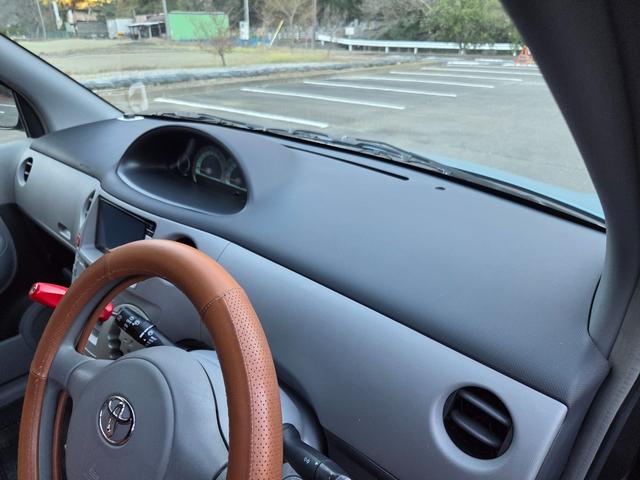 シエンタ Ｇ　３０ｍｍちょい上げ　リフトアップ　ジオランダーホワイトレタータイヤ　ホイールガンＭ塗装　　窓下色替えブルー　ヘッドライトクリア塗装済み（32枚目）