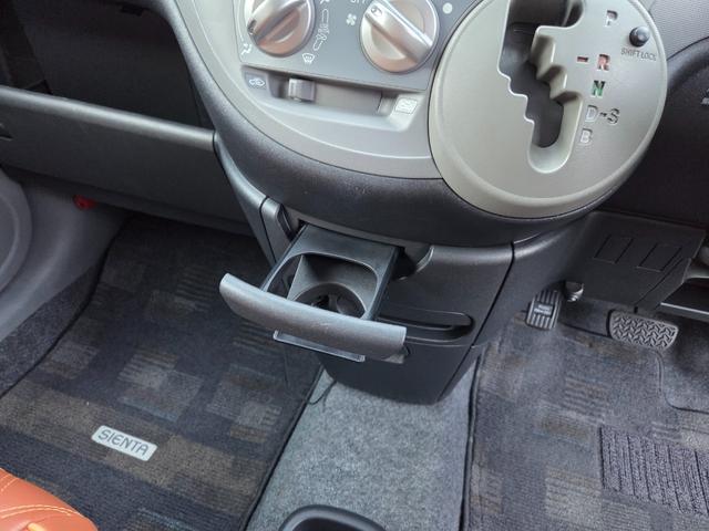 シエンタ Ｇ　３０ｍｍちょい上げ　リフトアップ　ジオランダーホワイトレタータイヤ　ホイールガンＭ塗装　　窓下色替えブルー　ヘッドライトクリア塗装済み（36枚目）