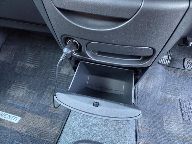 シエンタ Ｇ　３０ｍｍちょい上げ　リフトアップ　ジオランダーホワイトレタータイヤ　ホイールガンＭ塗装　　窓下色替えブルー　ヘッドライトクリア塗装済み（37枚目）