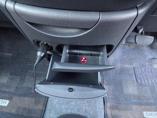 シエンタ Ｇ　３０ｍｍちょい上げ　リフトアップ　ジオランダーホワイトレタータイヤ　ホイールガンＭ塗装　　窓下色替えブルー　ヘッドライトクリア塗装済み（38枚目）