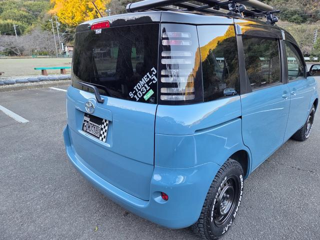 シエンタ Ｇ　３０ｍｍちょい上げ　リフトアップ　ジオランダーホワイトレタータイヤ　ホイールガンＭ塗装　　窓下色替えブルー　ヘッドライトクリア塗装済み（49枚目）