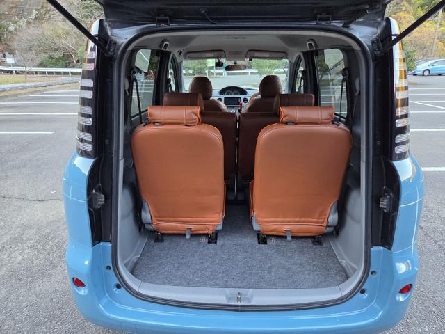 シエンタ Ｇ　３０ｍｍちょい上げ　リフトアップ　ジオランダーホワイトレタータイヤ　ホイールガンＭ塗装　　窓下色替えブルー　ヘッドライトクリア塗装済み（55枚目）