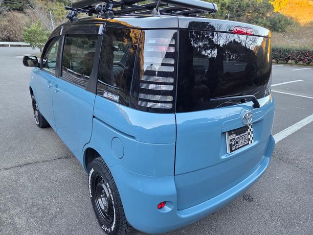 シエンタ Ｇ　３０ｍｍちょい上げ　リフトアップ　ジオランダーホワイトレタータイヤ　ホイールガンＭ塗装　　窓下色替えブルー　ヘッドライトクリア塗装済み（56枚目）