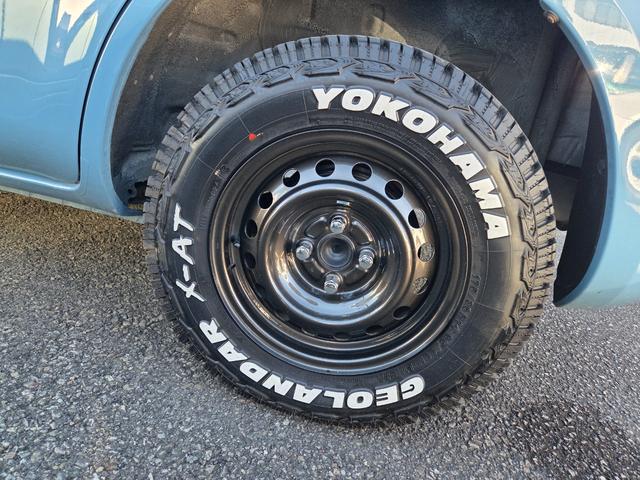 シエンタ Ｇ　３０ｍｍちょい上げ　リフトアップ　ジオランダーホワイトレタータイヤ　ホイールガンＭ塗装　　窓下色替えブルー　ヘッドライトクリア塗装済み（59枚目）