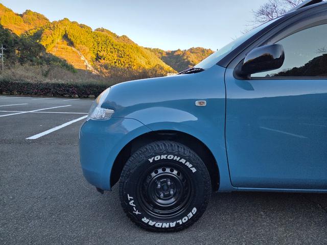 シエンタ Ｇ　３０ｍｍちょい上げ　リフトアップ　ジオランダーホワイトレタータイヤ　ホイールガンＭ塗装　　窓下色替えブルー　ヘッドライトクリア塗装済み（61枚目）