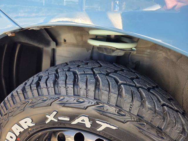 シエンタ Ｇ　３０ｍｍちょい上げ　リフトアップ　ジオランダーホワイトレタータイヤ　ホイールガンＭ塗装　　窓下色替えブルー　ヘッドライトクリア塗装済み（63枚目）