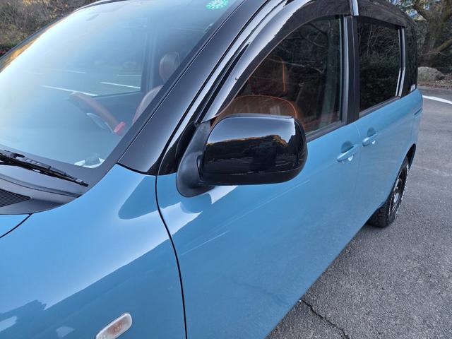 シエンタ Ｇ　３０ｍｍちょい上げ　リフトアップ　ジオランダーホワイトレタータイヤ　ホイールガンＭ塗装　　窓下色替えブルー　ヘッドライトクリア塗装済み（64枚目）