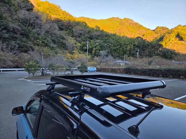 シエンタ Ｇ　３０ｍｍちょい上げ　リフトアップ　ジオランダーホワイトレタータイヤ　ホイールガンＭ塗装　　窓下色替えブルー　ヘッドライトクリア塗装済み（66枚目）