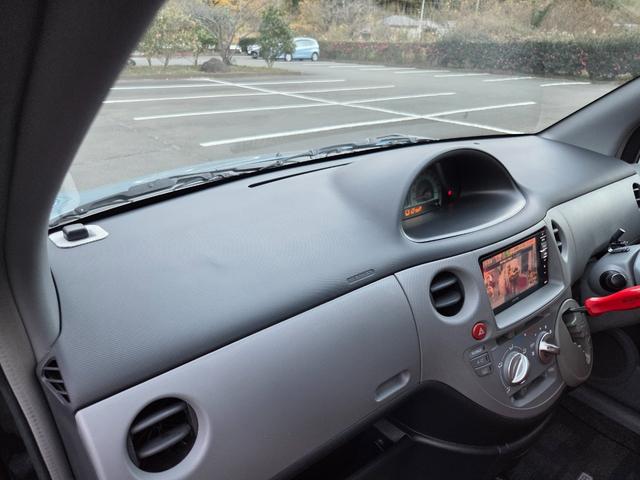 シエンタ Ｇ　３０ｍｍちょい上げ　リフトアップ　ジオランダーホワイトレタータイヤ　ホイールガンＭ塗装　　窓下色替えブルー　ヘッドライトクリア塗装済み（76枚目）