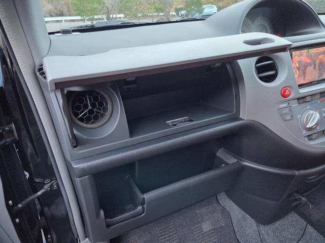 シエンタ Ｇ　３０ｍｍちょい上げ　リフトアップ　ジオランダーホワイトレタータイヤ　ホイールガンＭ塗装　　窓下色替えブルー　ヘッドライトクリア塗装済み（77枚目）