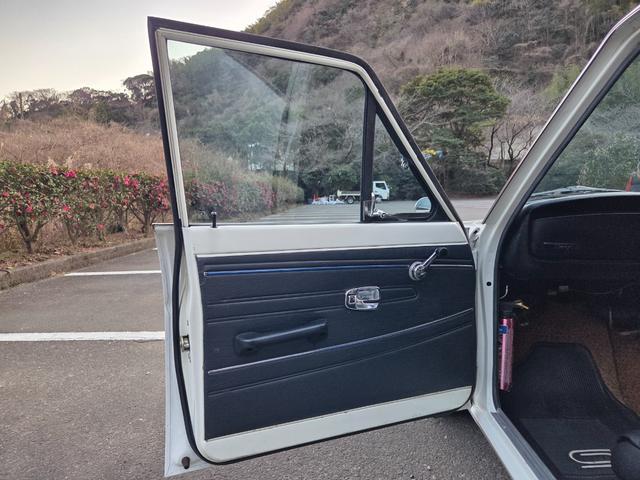 ����ȃh�A��