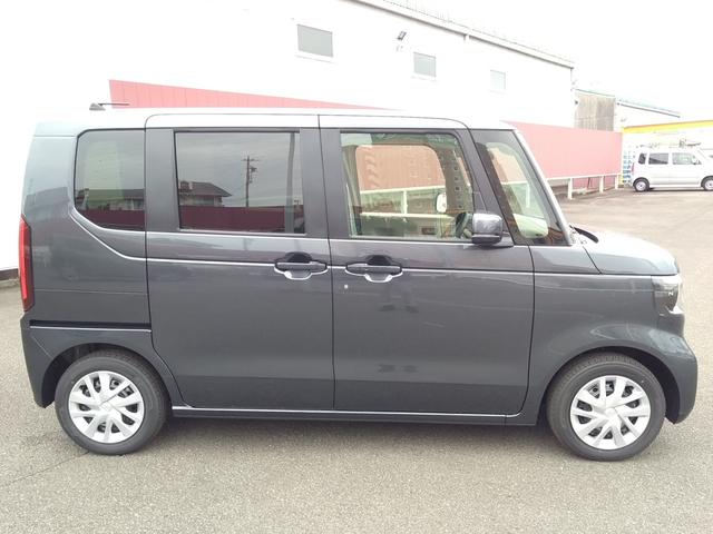 N-BOX ベースグレード スマートキー プッシュスタート シートヒーター オートエアコン 片側電動スライドドア ベンチシート 後席サンシェード/ドリンクホルダー 新車保証書 取扱説明書 ナビセット付き(7枚目)