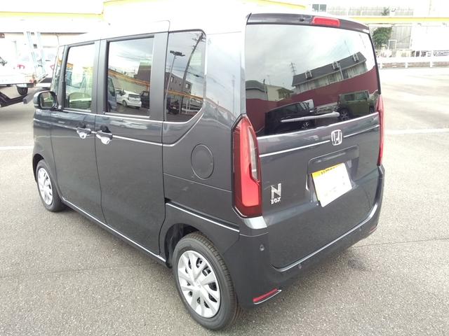 N-BOX ベースグレード スマートキー プッシュスタート シートヒーター オートエアコン 片側電動スライドドア ベンチシート 後席サンシェード/ドリンクホルダー 新車保証書 取扱説明書 ナビセット付き(10枚目)