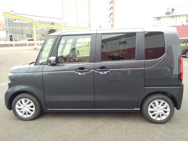 N-BOX ベースグレード スマートキー プッシュスタート シートヒーター オートエアコン 片側電動スライドドア ベンチシート 後席サンシェード/ドリンクホルダー 新車保証書 取扱説明書 ナビセット付き(11枚目)