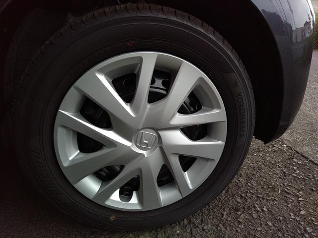 N-BOX ベースグレード スマートキー プッシュスタート シートヒーター オートエアコン 片側電動スライドドア ベンチシート 後席サンシェード/ドリンクホルダー 新車保証書 取扱説明書 ナビセット付き(45枚目)