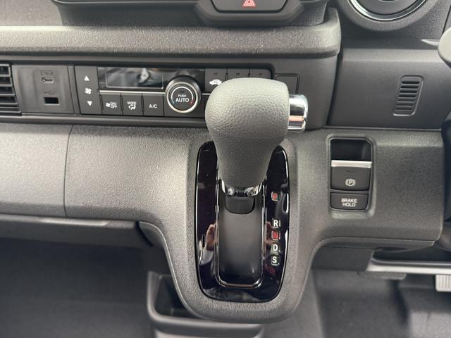 N-BOXカスタム ベースグレード ナビ フルセグTV バックモニター ドラレコ前後 ETC ボディコーティング スマートキー プッシュスタート シートヒーター オートエアコン 片側電動スライドドア ベンチシート 新車保証書(41枚目)