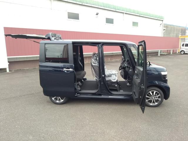 N-BOXカスタム ベースグレード ナビゲーション フルセグTV ドライブレコーダー ETC ボディコーティング スマートキー プッシュスタート シートヒーター オートエアコン 片側電動スライドドア ベンチシート 新車保証書(11枚目)