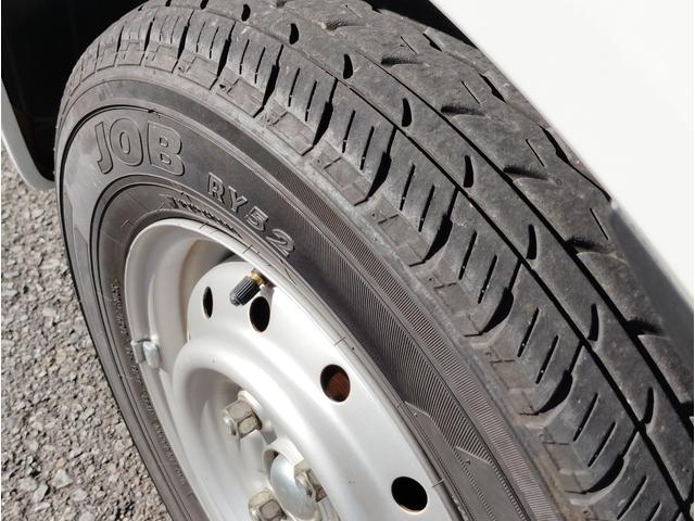 エブリイ PA 車検R9年12月24日まで 走行61220km 5速マニュアル車 新品タイヤ4本 145R12-6PRLT JC08モード燃費リッター15.8km エアコン パワーステアリング 新車保証書 取扱説明書(46枚目)