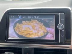 ＴＶ付きの車となっております。ドライブの合間の休憩中に気になる番組を見ることができます。 4