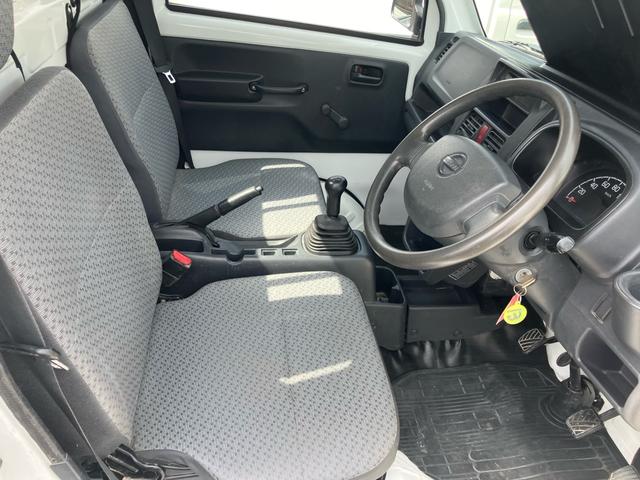 ＮＴ１００クリッパートラック ＤＸ　走行３．１万キロ　車検令和８年５月　５速マニュアル　２ＷＤ　エアコン　パワステ　ＡＭＦＭラジオ　ＡＢＳ　エアバック　軽トラック（14枚目）