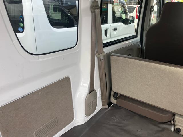 ＮＶ１００クリッパーバン ＤＸ　５速マニュアル　キーレスエントリー　車検令和９年２月　走行６．４万キロ　エアコン　パワステ　両側スライドドア　エアバッグ　ＡＢＳ（13枚目）