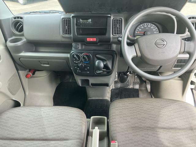 ＮＶ１００クリッパーバン ＤＸ　５速マニュアル　キーレスエントリー　車検令和９年２月　走行６．４万キロ　エアコン　パワステ　両側スライドドア　エアバッグ　ＡＢＳ（14枚目）