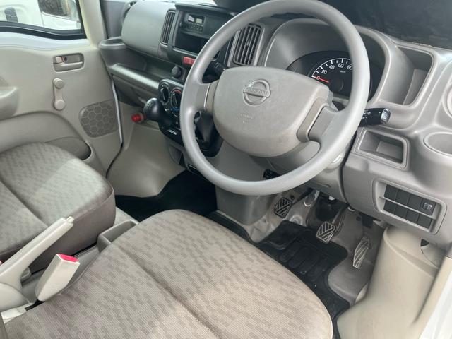 ＮＶ１００クリッパーバン ＤＸ　５速マニュアル　キーレスエントリー　車検令和９年２月　走行６．４万キロ　エアコン　パワステ　両側スライドドア　エアバッグ　ＡＢＳ（15枚目）